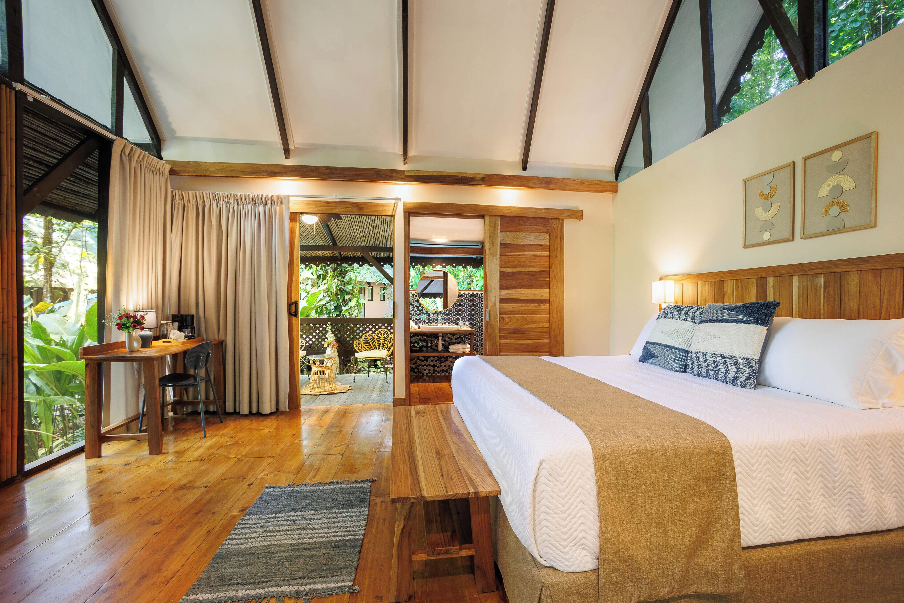 Signature Bungalow, 1 King Bed | Hypo-allergenic bedding, in-room safe, individually decorated