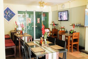Bao gồm bữa sáng buffet hàng ngày 
