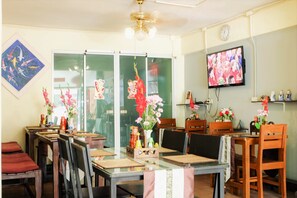 Desayuno buffet incluido todos los días 