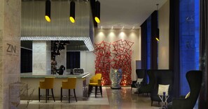 2 bars/lounges, cocktail bar, cocktail bar