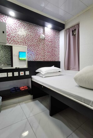 Standard Double Room | Free WiFi - Yue Ka Hotel (Kowloon)