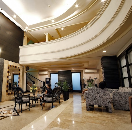 Lobby sitting area. Fersal Hotel Malakas