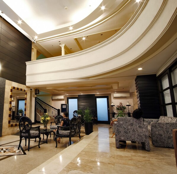Lobby sitting area - Fersal Hotel Malakas (Quezon City)