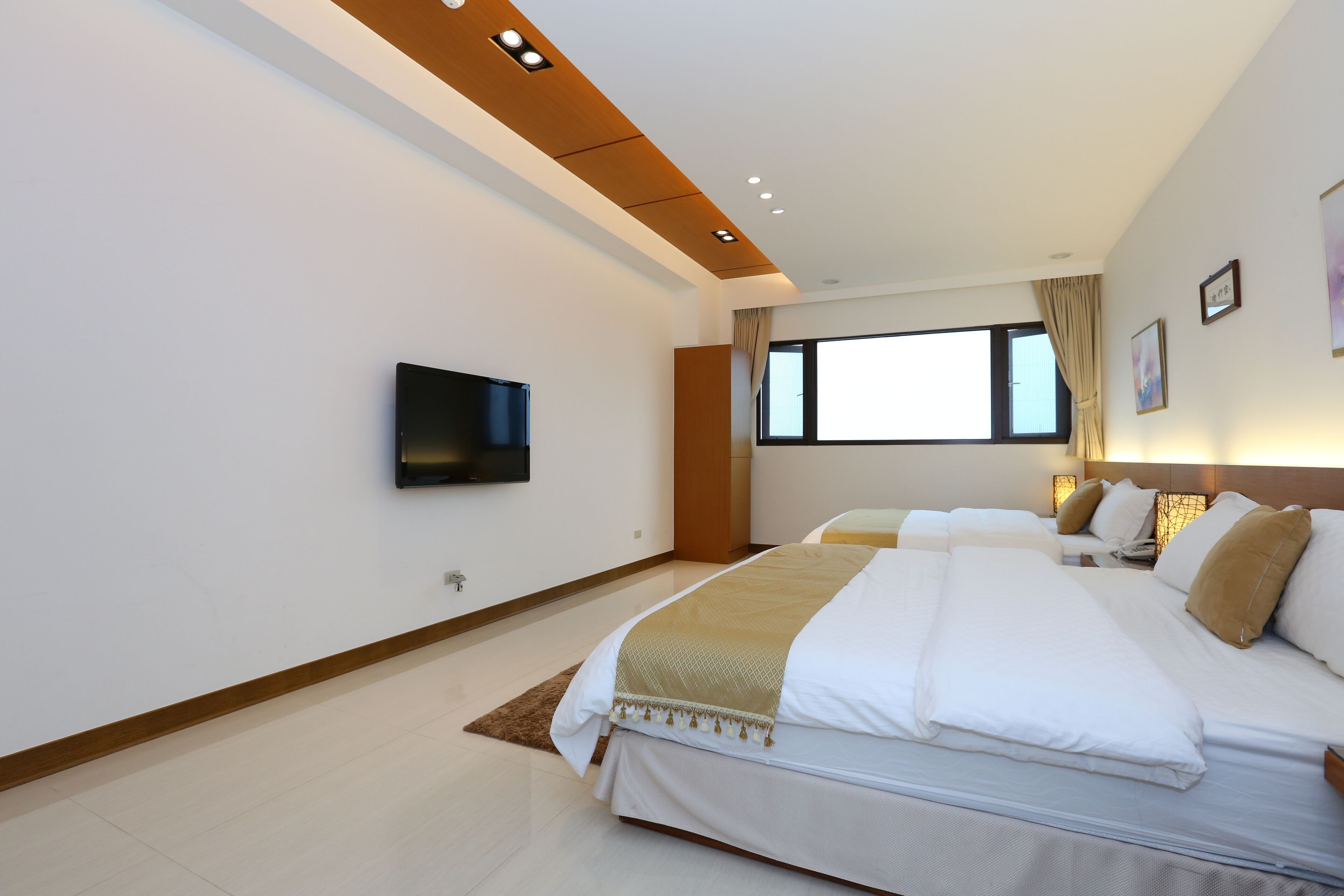 family room | 1 bedroom, premium bedding, down duvets, select comfort beds