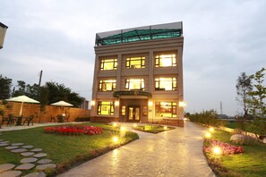 Front of property - Lo Hong Ka Countryside House (Luodong)