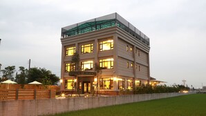 Front of property - evening/night - Lo Hong Ka Countryside House (Luodong)