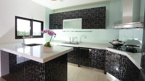 Coffee/tea maker, fridge, electric kettle - Lo Hong Ka Countryside House (Luodong)