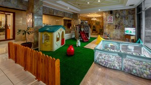 A children's play area with a slide, playhouse, and ball pit. - Hotel Marcopolo Jakarta (Jakarta)