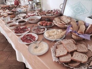 Déjeuner continental gratuit tous les jours