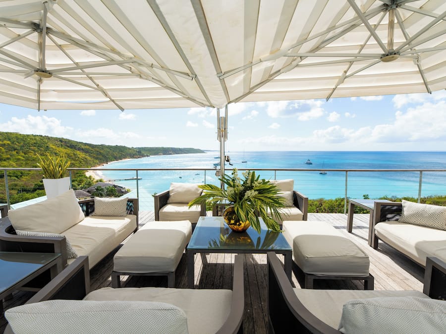 8 piscines extérieures, piscine avec cascade, parasols de plage