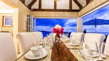 3 restaurants, breakfast, lunch, dinner served; Italian cuisine