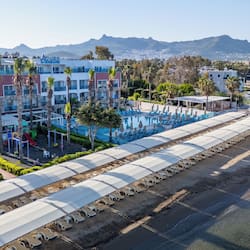 Playa privada, camastros, sombrillas y toallas de playa