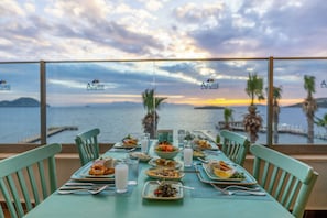 Morgunverður og hádegisverður í boði, alþjóðleg matargerðarlist