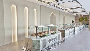 Morgunverður og hádegisverður í boði, alþjóðleg matargerðarlist