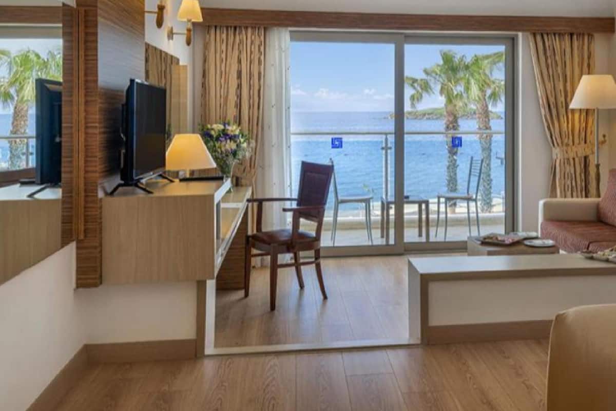 Minibar, in-room safe, soundproofing, free cots/infant beds