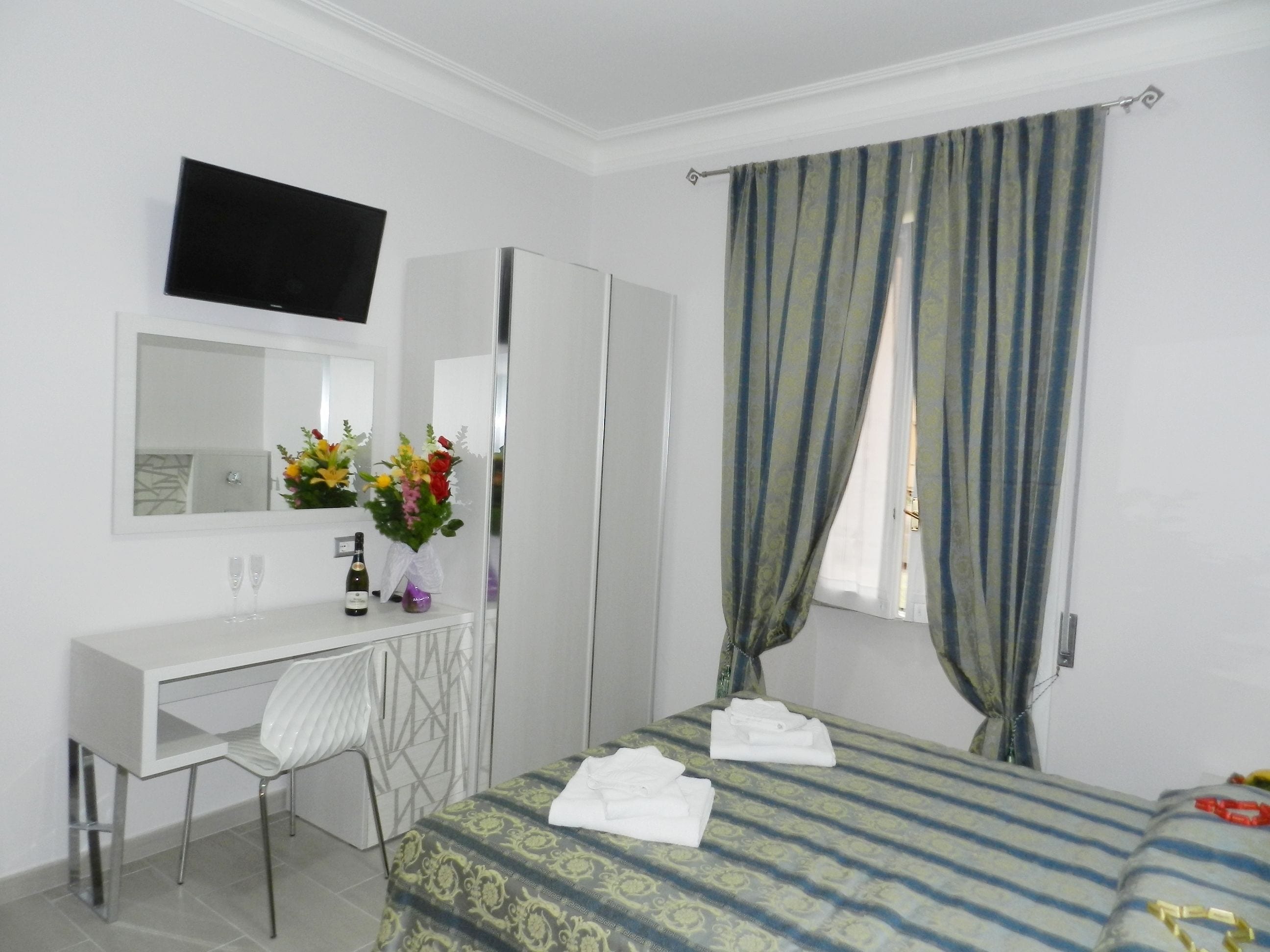 Zimmersafe, Schreibtisch, kostenloses WLAN