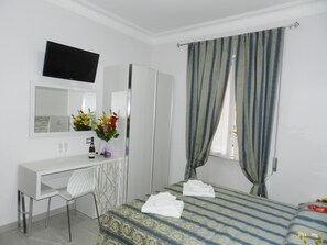 In-room safe, desk, free WiFi - Vatican Rome B&B (Rome)