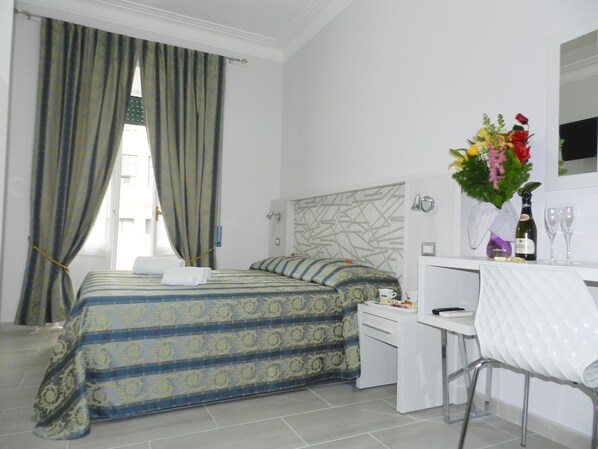 Värdeförvaringsskåp på rummet, skrivbord och gratis wi-fi