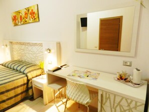 In-room safe, desk, free WiFi - Vatican Rome B&B (Rome)