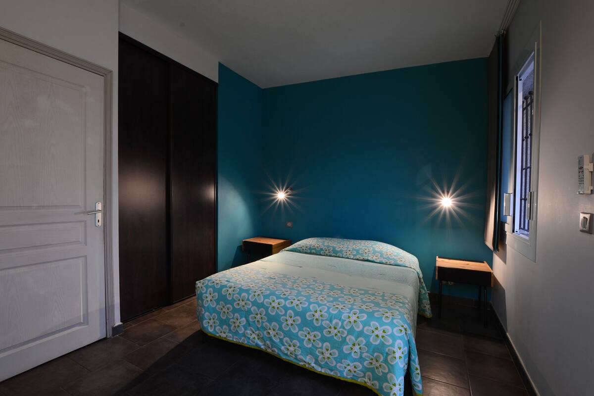 standard double room | premium bedding, blackout curtains, cots/infant beds, rollaway beds