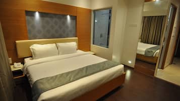 Minibar, in-room safe, desk, laptop workspace