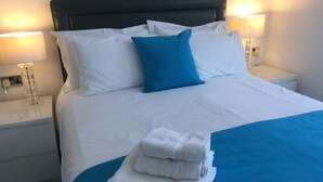 Double Room, Ensuite (Room 3 - King-size) - Croham Park Bed & Breakfast (South Croydon)