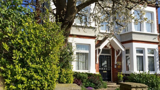 Exterior - Croham Park Bed & Breakfast (South Croydon)
