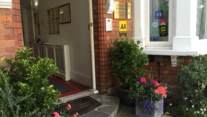 Exterior - Croham Park Bed & Breakfast (South Croydon)