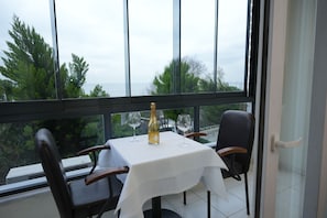 32-inch LCD TV with satellite channels, TV - Seatanbul Hotel (Istanbul)