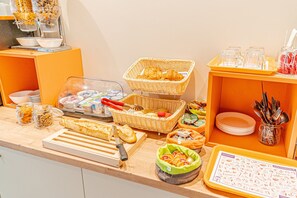 Daily buffet breakfast for a fee - Montempô Apparthôtel Lyon Sud (Venissieux)