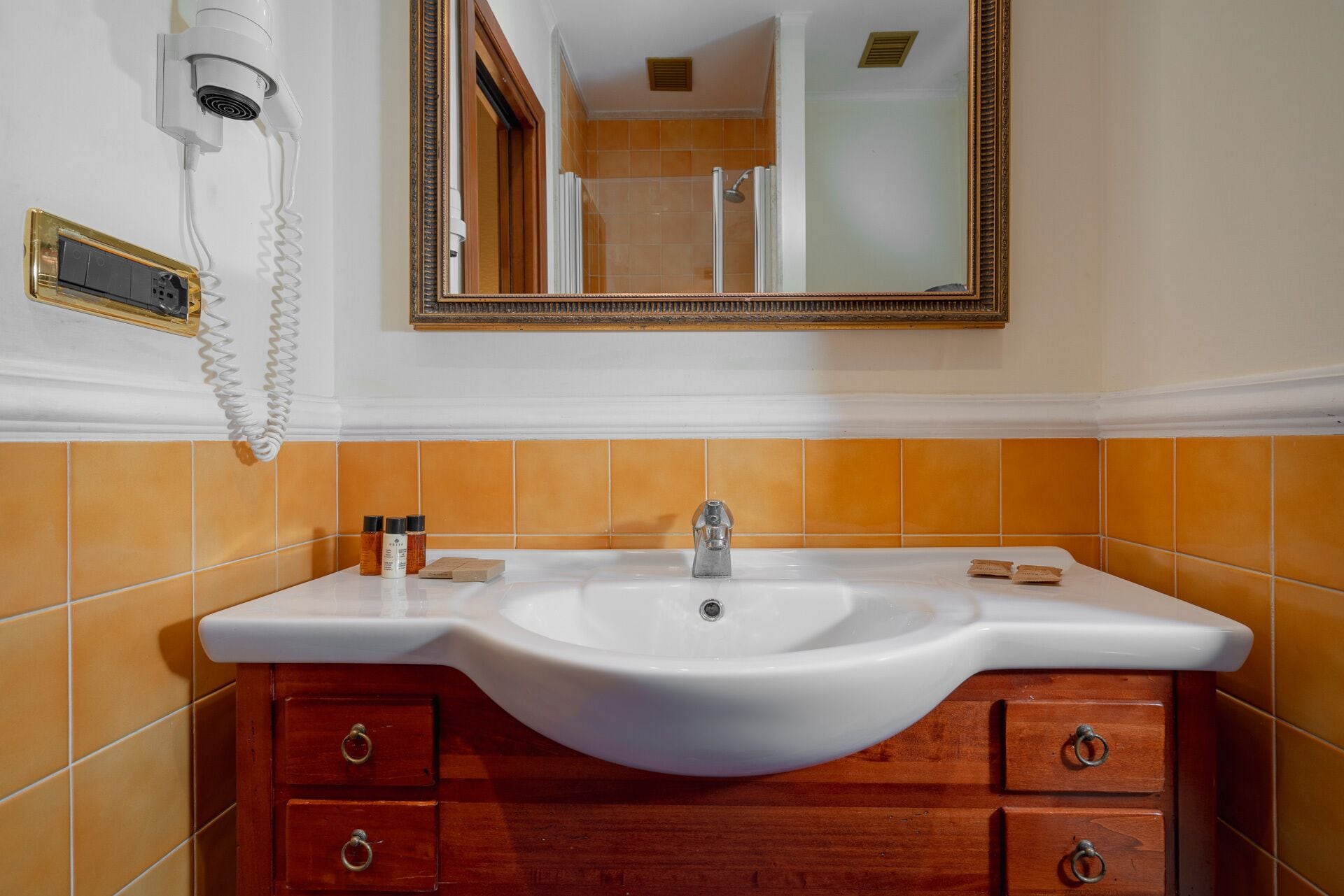 comfort double room | bathroom | shower, eco-friendly toiletries, hair dryer, bidet