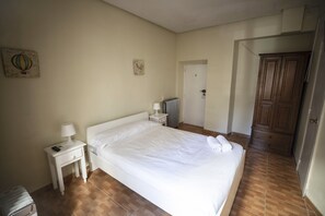 Double Room | Down comforters, individually decorated, desk, blackout drapes - Hostal MYD Los Perales (Madrid)