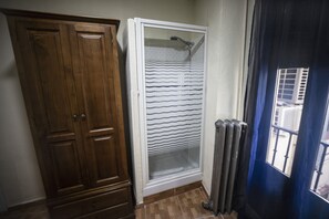 Double Room | Down comforters, individually decorated, desk, blackout drapes - Hostal MYD Los Perales (Madrid)