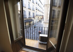 Dobbeltrom | Dundyner, individuelt dekorert, skrivebord og blendingsgardiner