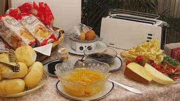 Free daily breakfast