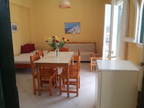 Apartment, 2 Schlafzimmer (A3) | Eigene Küche | Kühlschrank, Herdplatte, Wasserkocher mit Kaffee-/Teezubehör