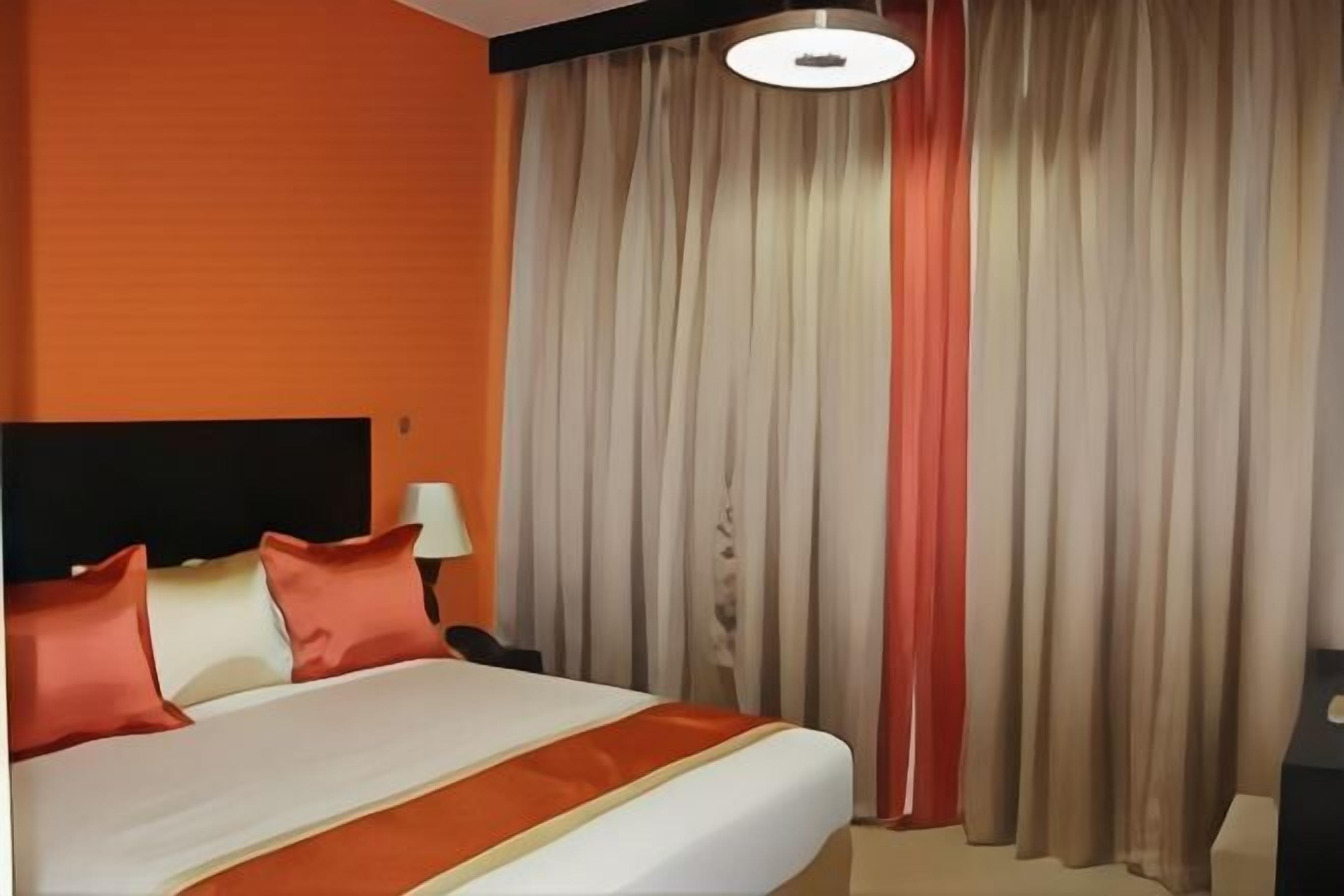 Premium bedding, in-room safe, soundproofing, iron/ironing board