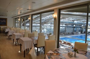 Breakfast, lunch and dinner served - Blue World Hotel (Istanbul)