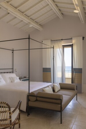 Master Suite Lady Idina | ผ้าปูที่นอนฝ้ายอียิปต์, เครื่องนอนระดับพรีเมียม, ผ้านวมขนเป็ด, มินิบาร์