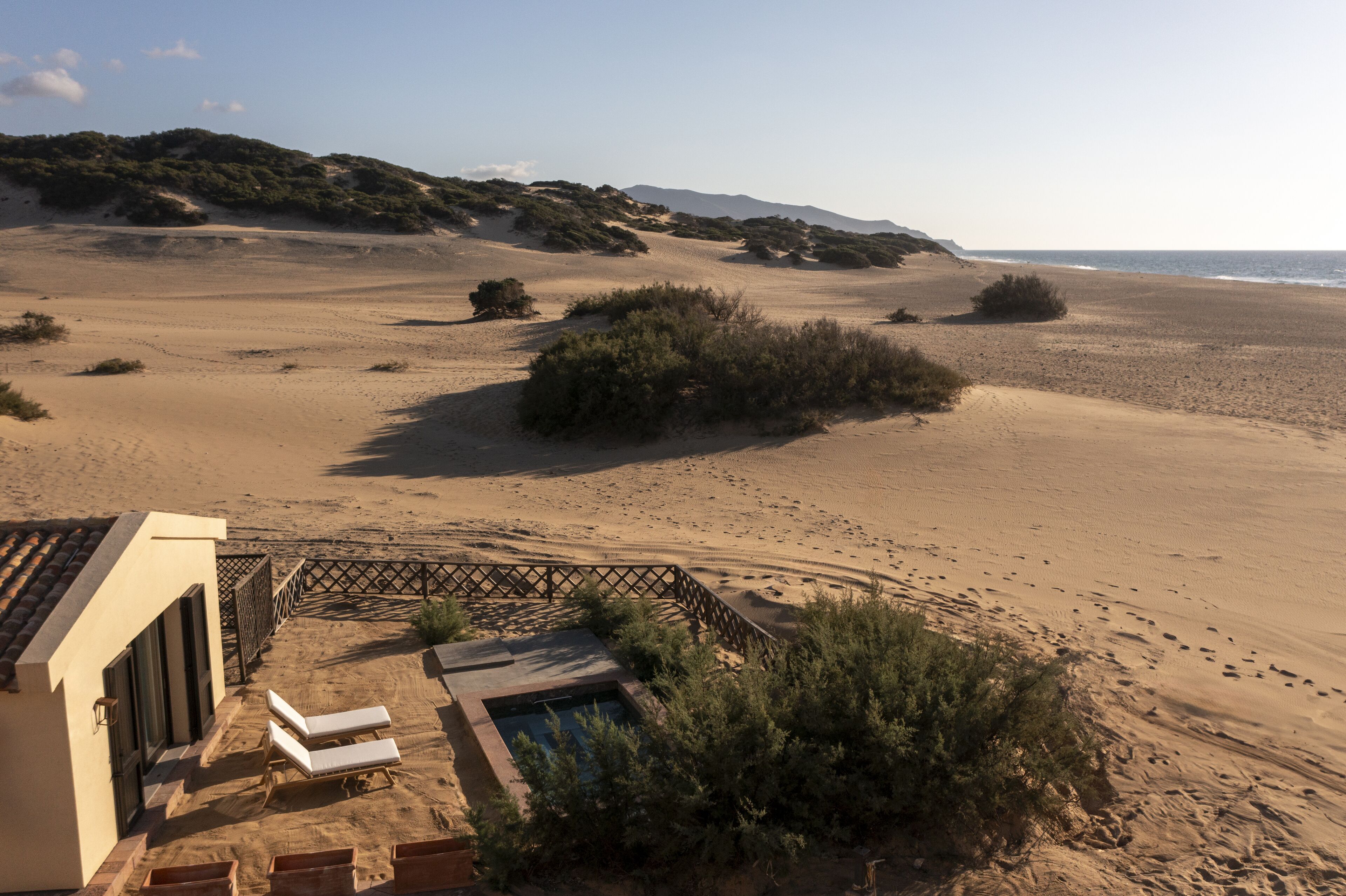 Junior Suite, Beachfront, with Private Pool | Biancheria in cotone egiziano, biancheria da letto di alta qualità