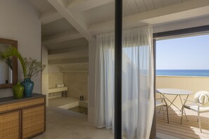 Junior Suite, Balcony, Sea View | Egyptian cotton sheets, premium bedding, down duvets, minibar - Hotel Le Dune Piscinas (Arbus)