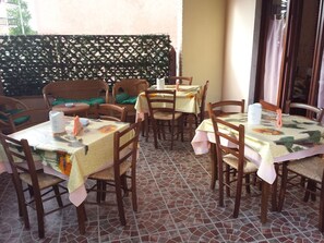 Outdoor dining - Sa Marina (Siniscola)