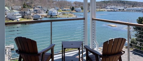 Chambre Deluxe, 1 trĂšs grand lit, vue port, en front de mer | Vue sur lâeau