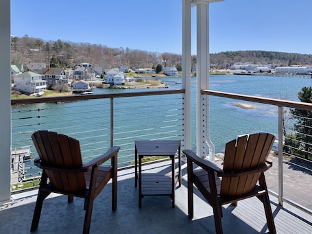 Deluxe Room, 1 King Bed, Harbor View, Oceanfront | Water view