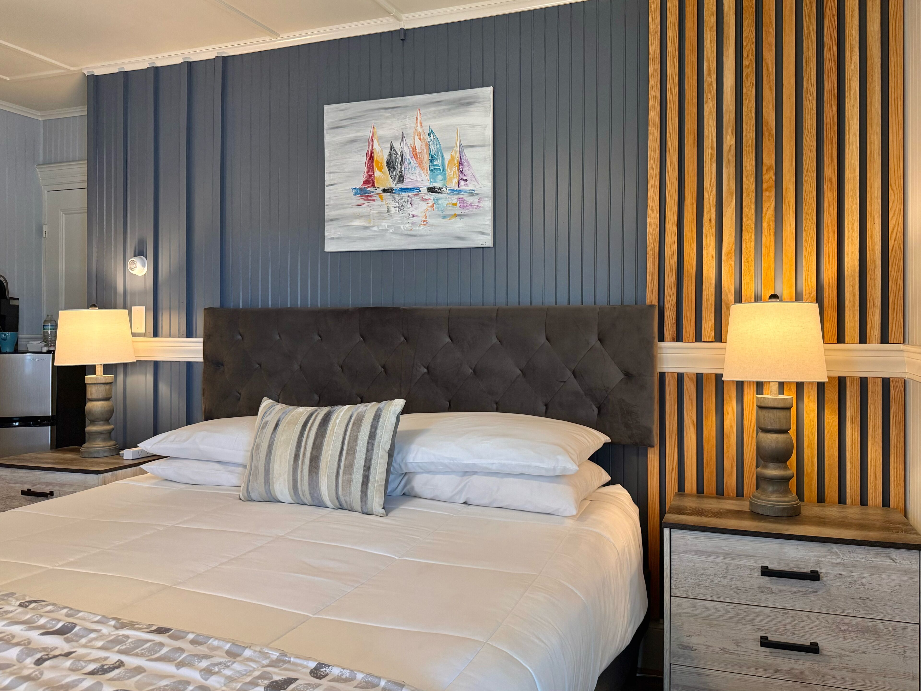 Standard Room, 1 King Bed, Private Bathroom