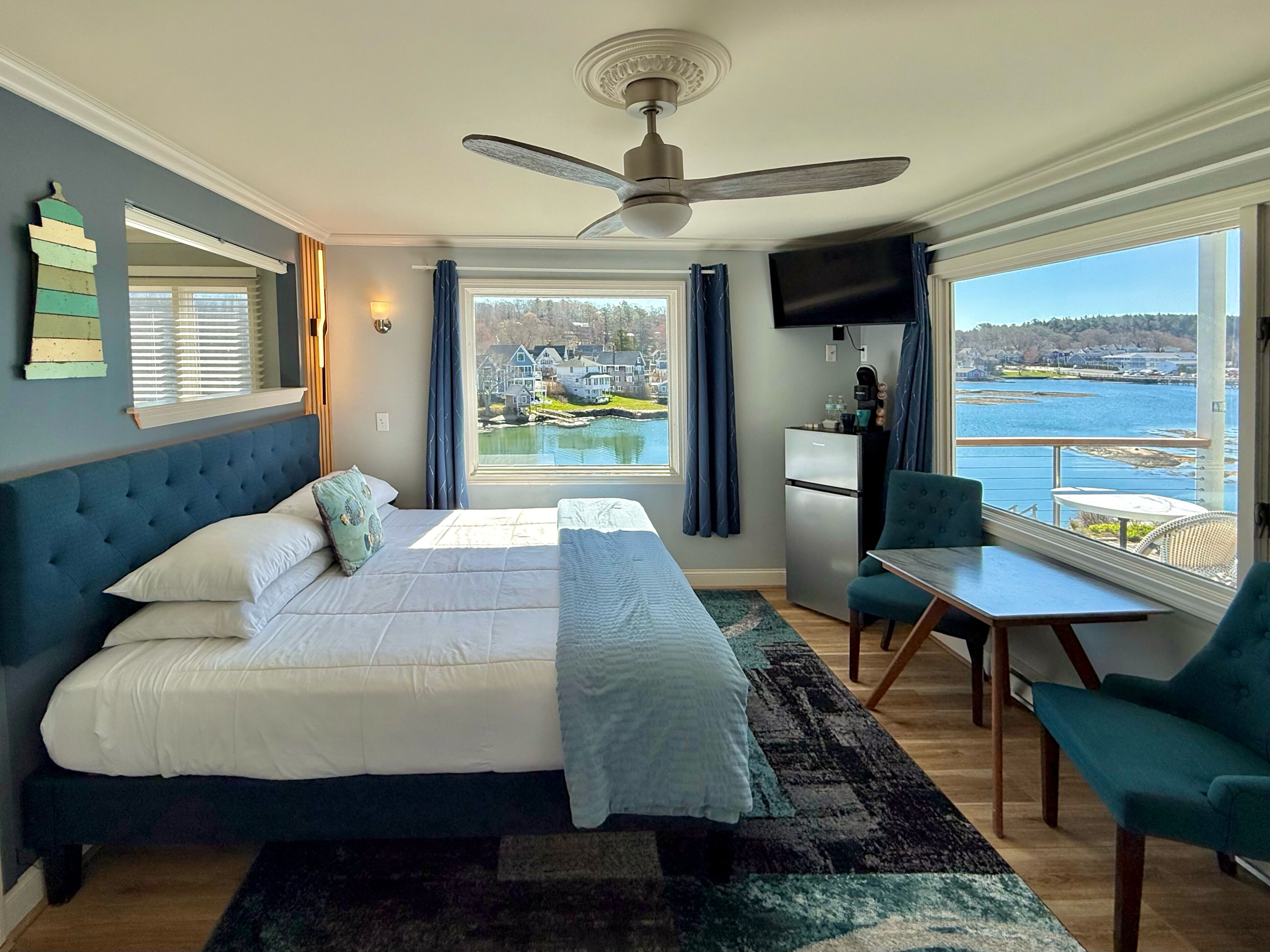 Deluxe Room, 1 King Bed, Harbor View, Oceanfront | Egyptian cotton sheets, premium bedding, pillowtop beds