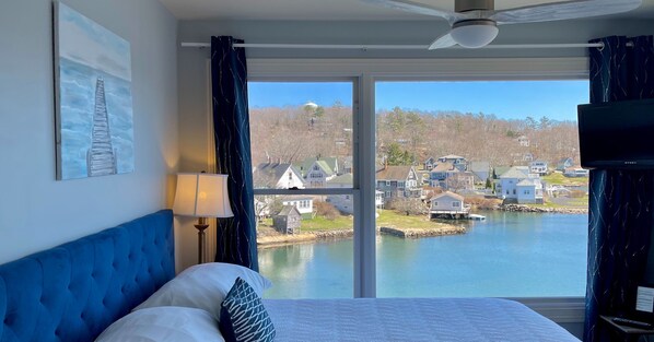 Chambre Deluxe, 1 très grand lit, vue port, en front de mer