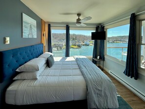 Habitación Deluxe, 1 cama de matrimonio grande, vistas al puerto, frente al mar | Sábanas de algodón egipcio y ropa de cama de alta calidad
