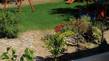 Children’s play area – outdoor