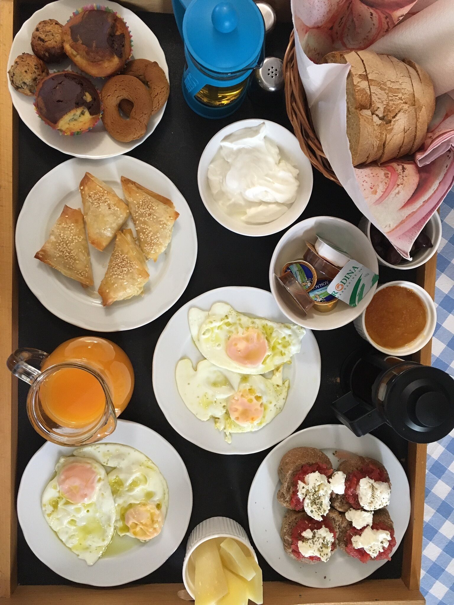 daily cooked-to-order breakfast (eur 12 per person)